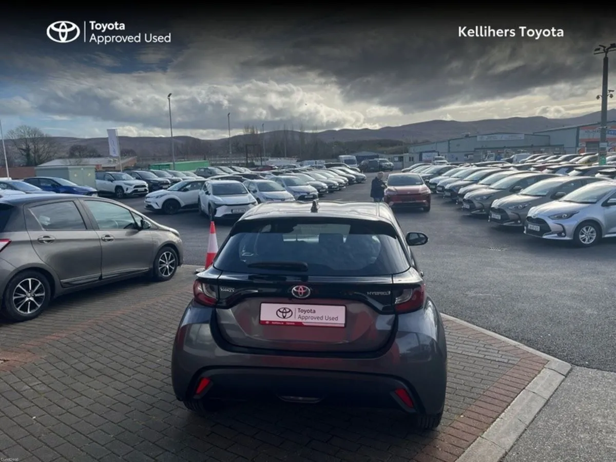 Toyota Yaris YARIS 1.5 HYBRID LUNA - Image 4