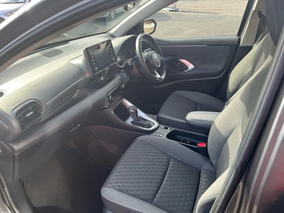 Toyota Yaris YARIS 1.5 HYBRID LUNA - Image 6