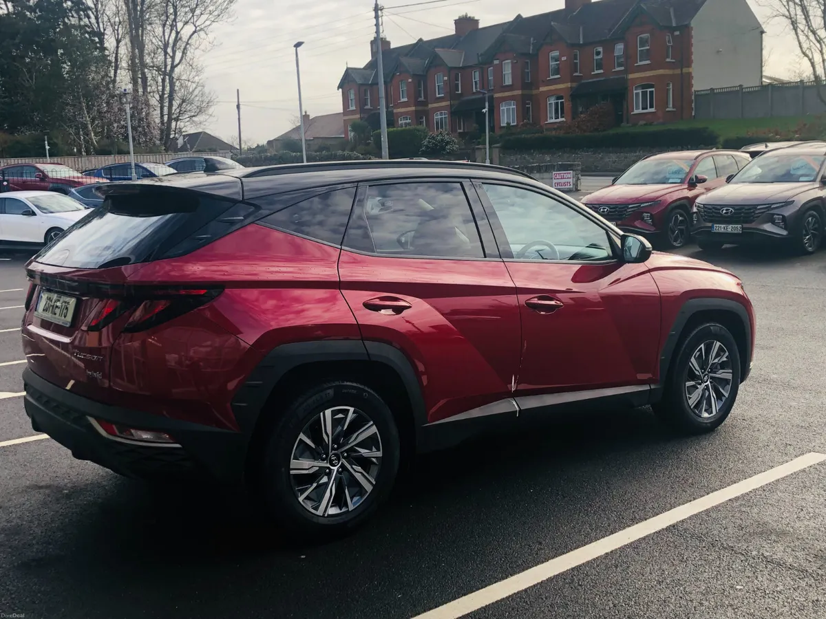 Hyundai Tucson Executive 1,6 Hybrid w/Black Roof - Image 3
