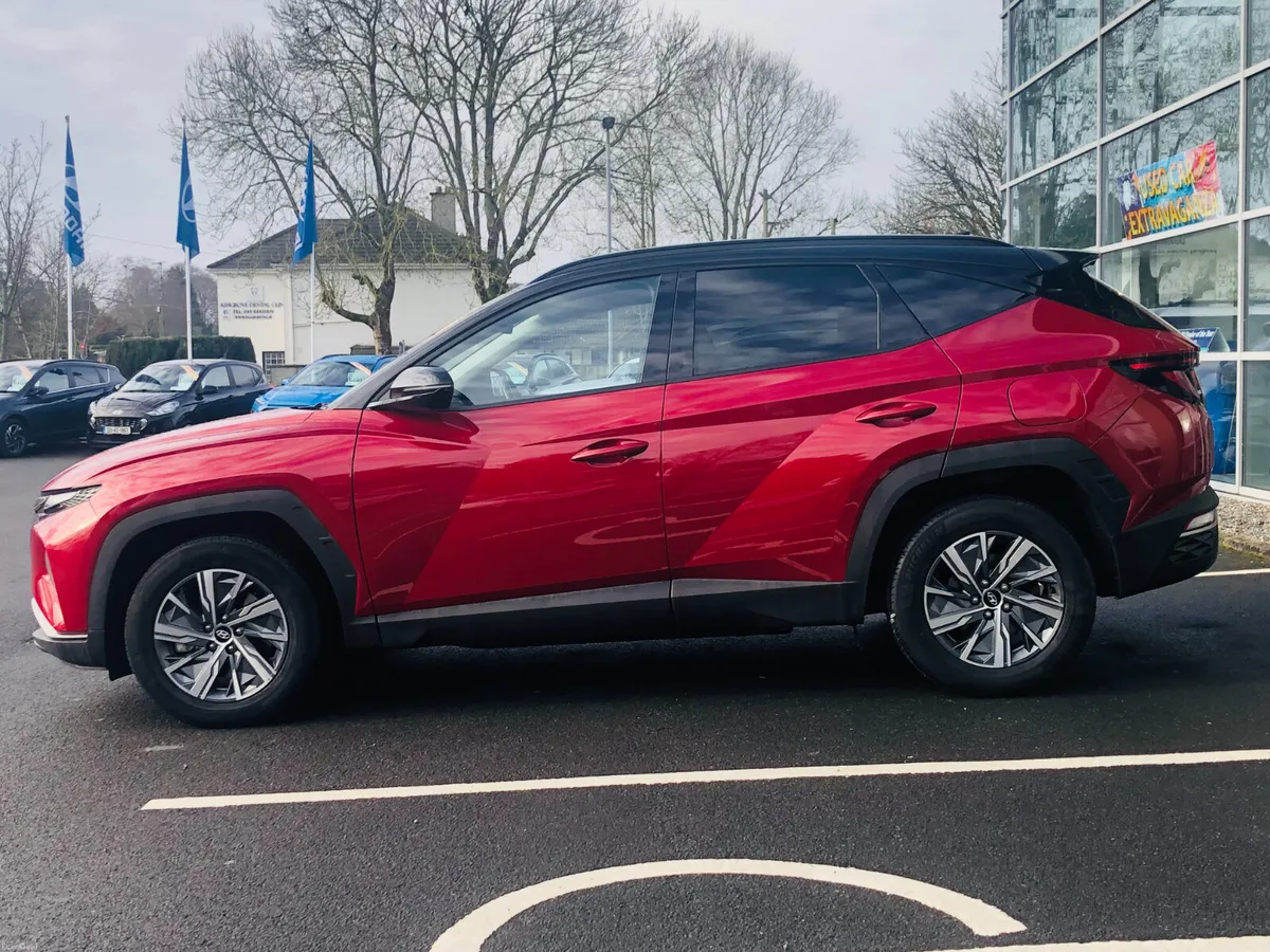 Hyundai Tucson Executive 1,6 Hybrid w/Black Roof - Image 2