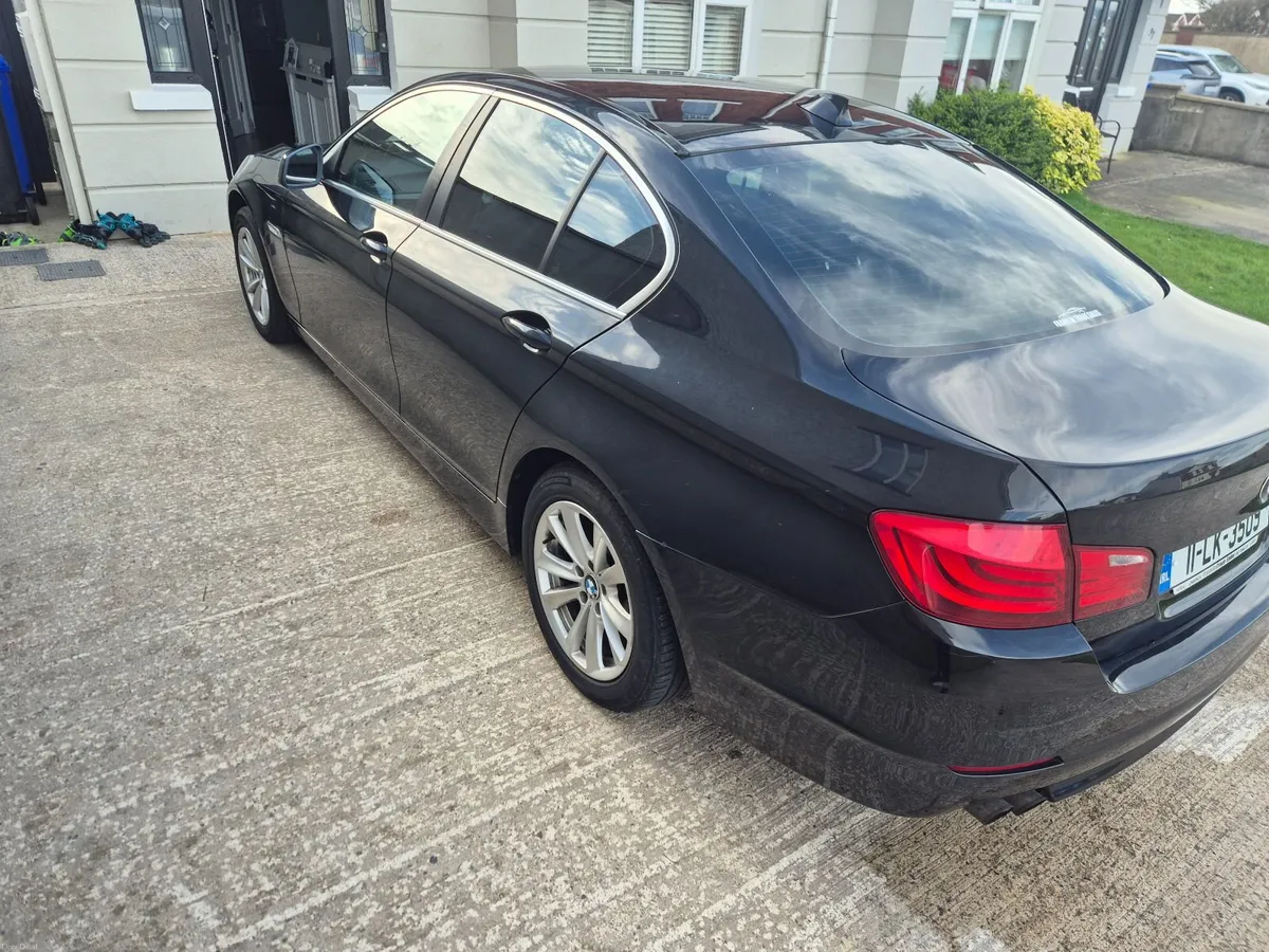 BMW 5-Series 2011 - Image 3