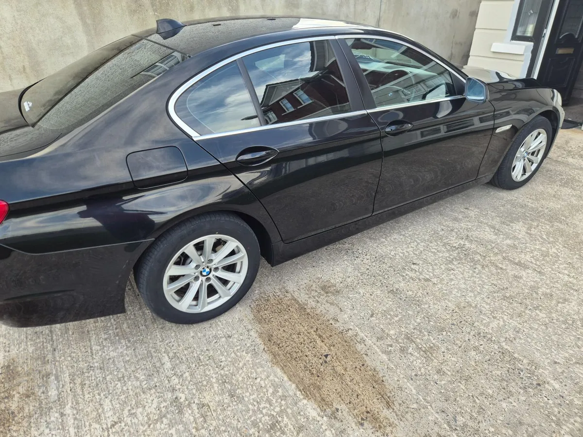 BMW 5-Series 2011 - Image 4