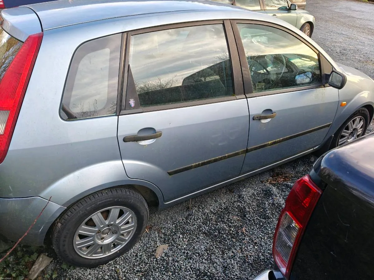 Ford fiesta Ghia 1.4 AUTOMATIC - Image 4