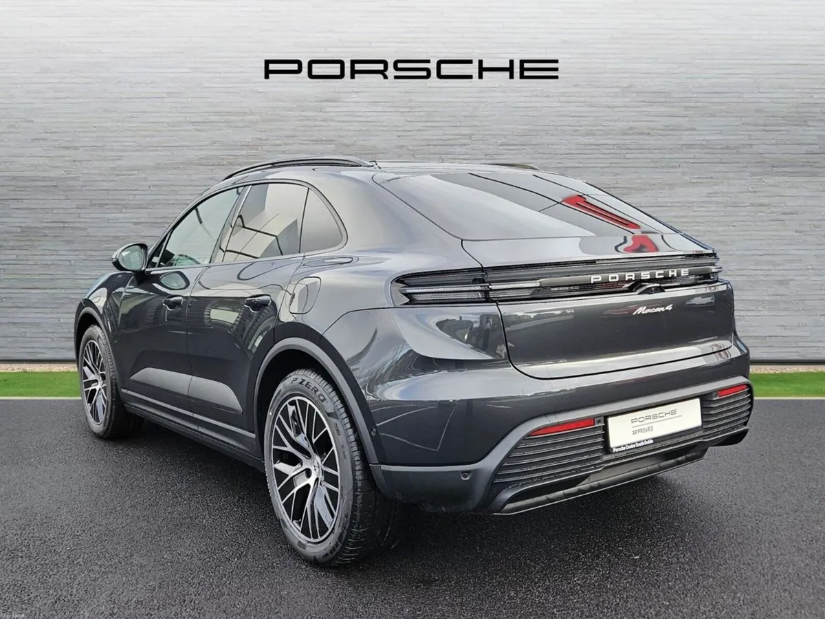 Porsche Macan 4 - Image 2