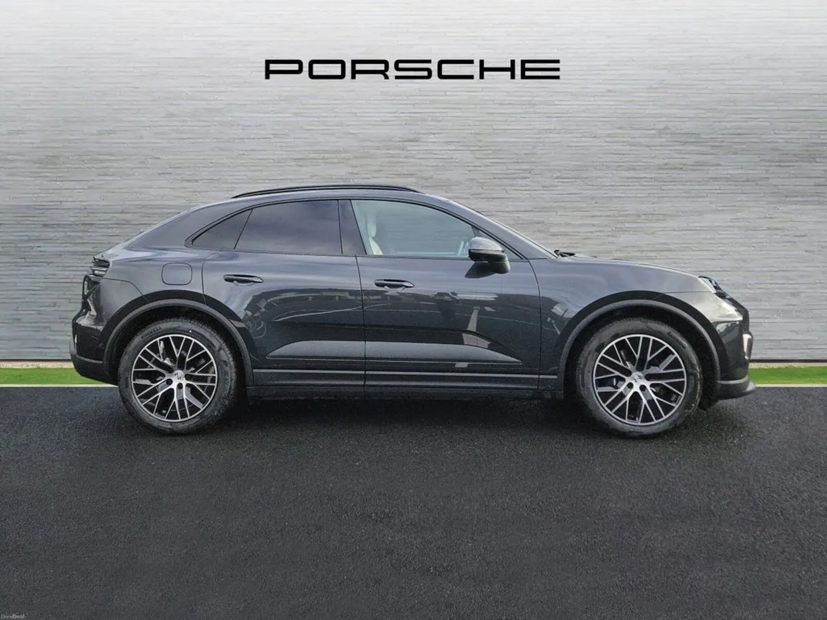 Porsche Macan 4 - Image 4