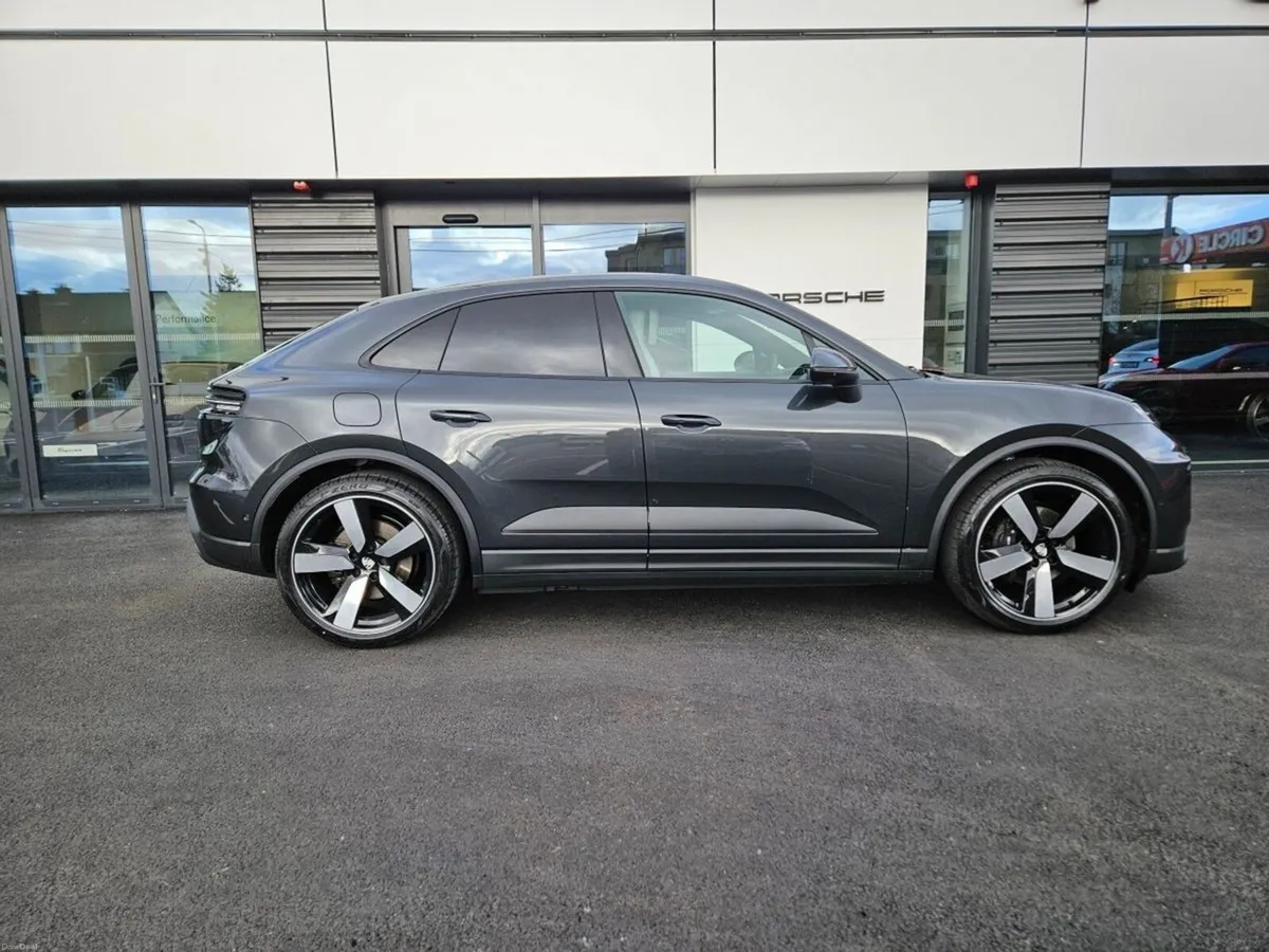 Porsche Macan - Image 4