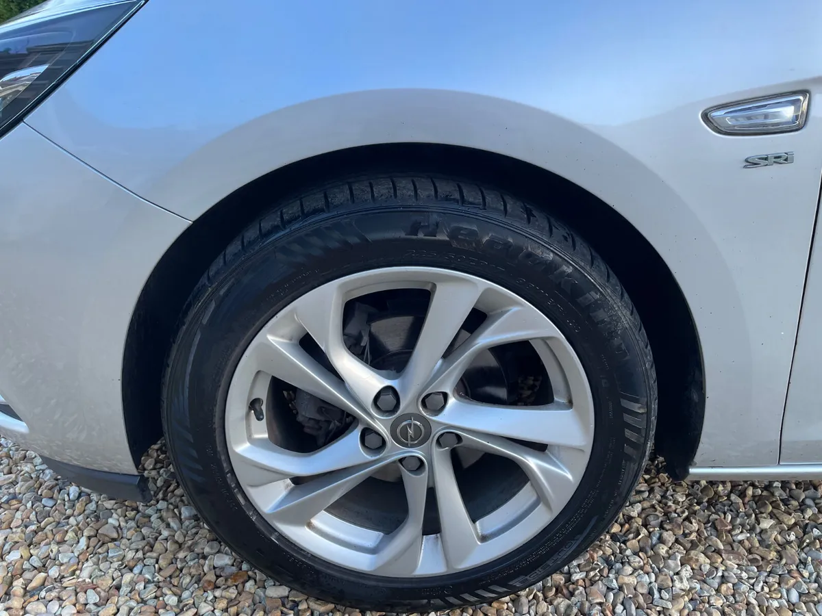 Opel Astra 2018 - Image 2