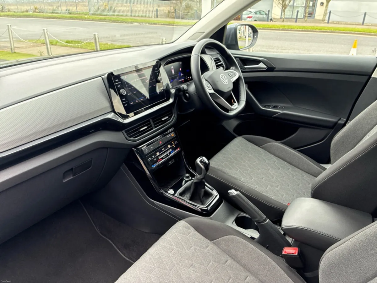 Volkswagen T-Cross EDITION75 1.0 MANUAL 5SPEED 95B - Image 3