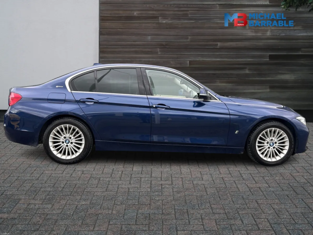 BMW 3-Series BMW 330e 2.0L Petrol Plug-In Hybrid A - Image 4