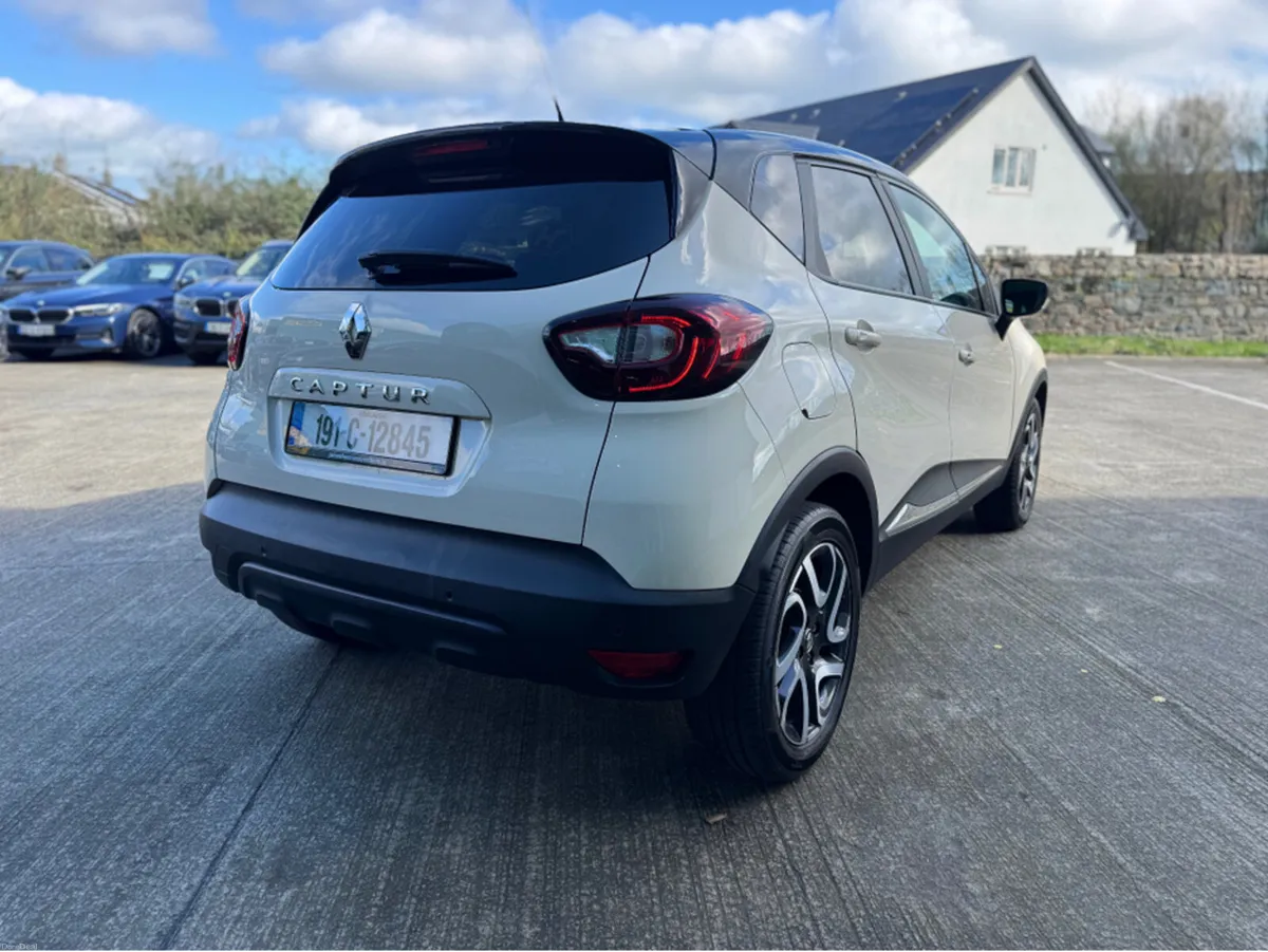 Renault Captur TCE ICONIC 90PS 5DR - Image 4