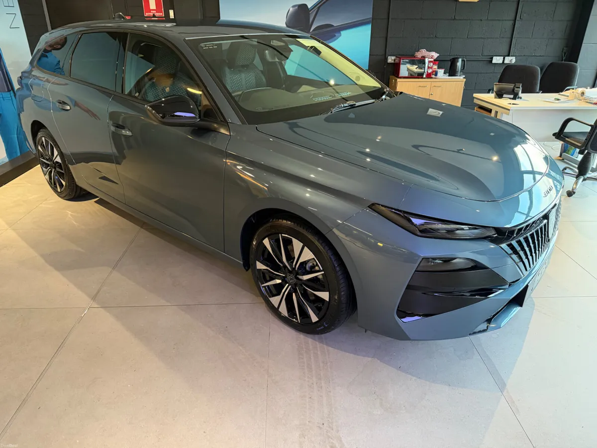 Peugeot 308 SW hybrid - Image 1