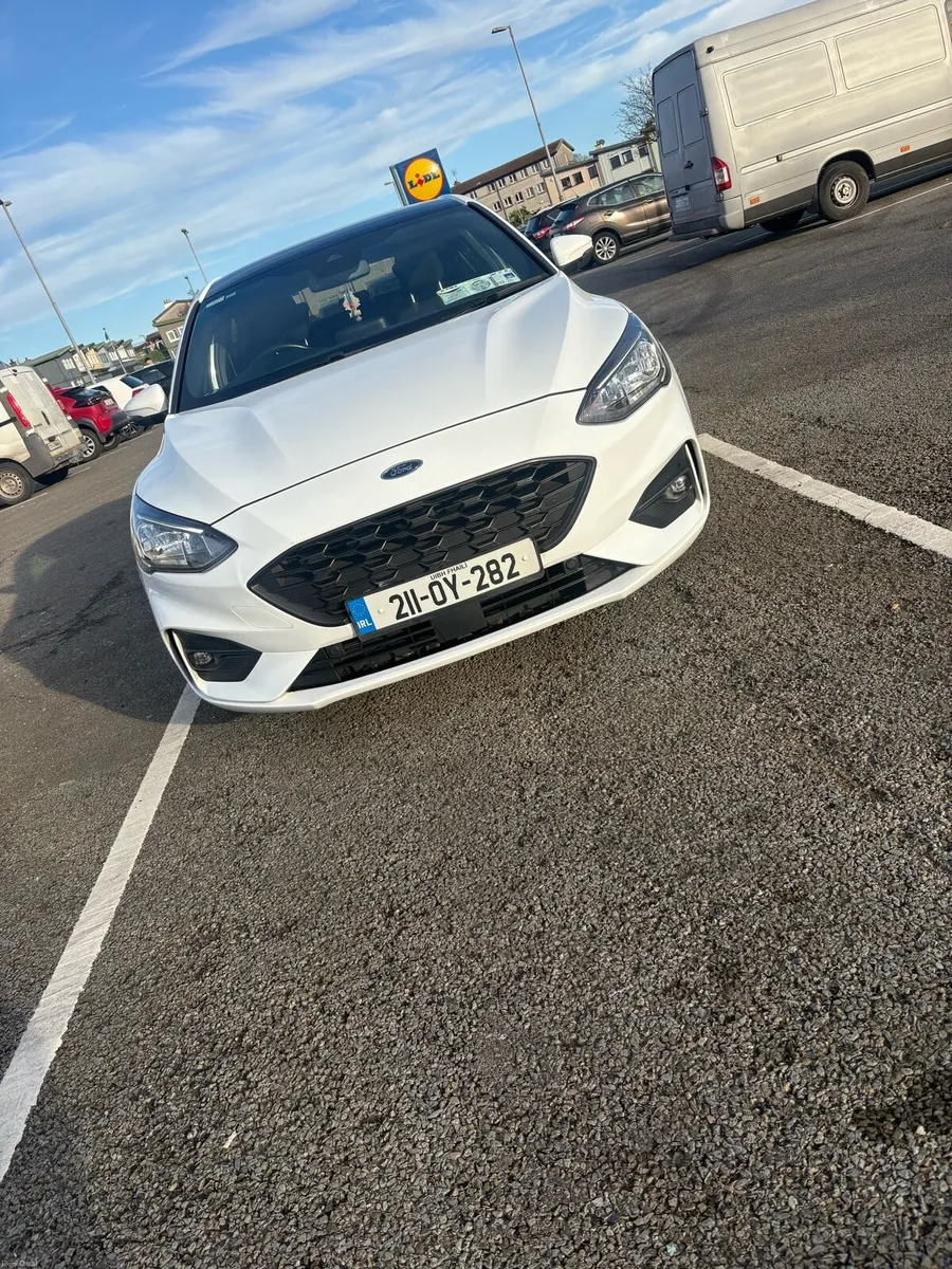 21 Focus ST-Line 1.5 ECO Boost . SUNROOF - Image 2
