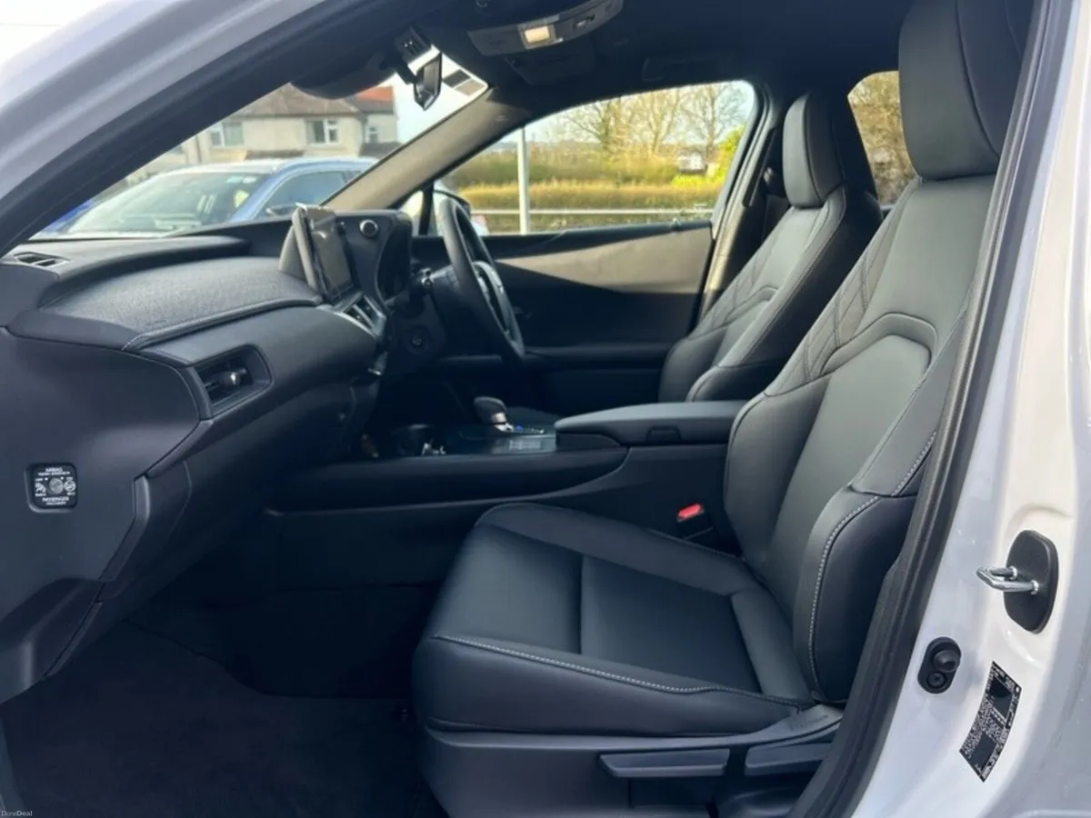 Lexus UX UX300H F SPORT DESIGN - Image 2