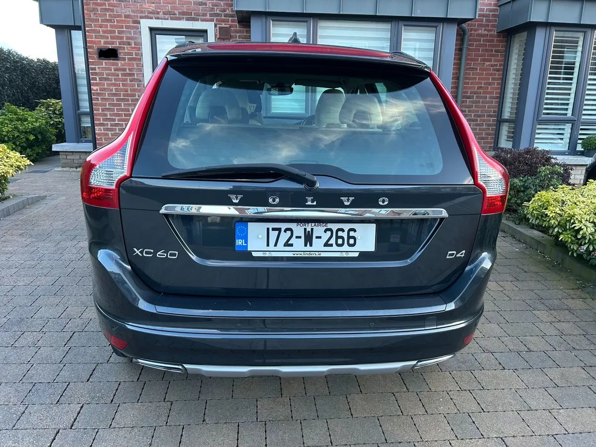 Volvo XC60 2017 - Image 2