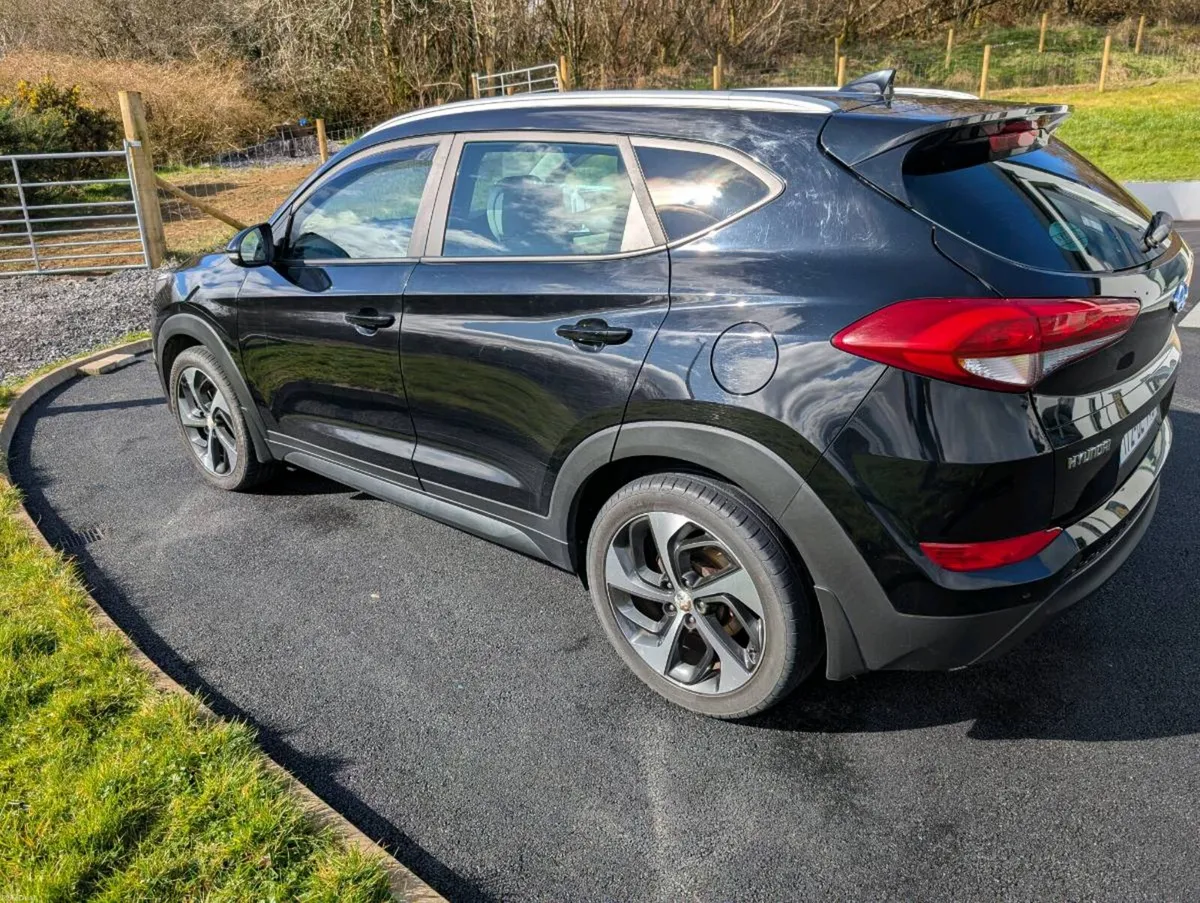 Hyundai Tucson 1.7 Diesel Executive - Image 2