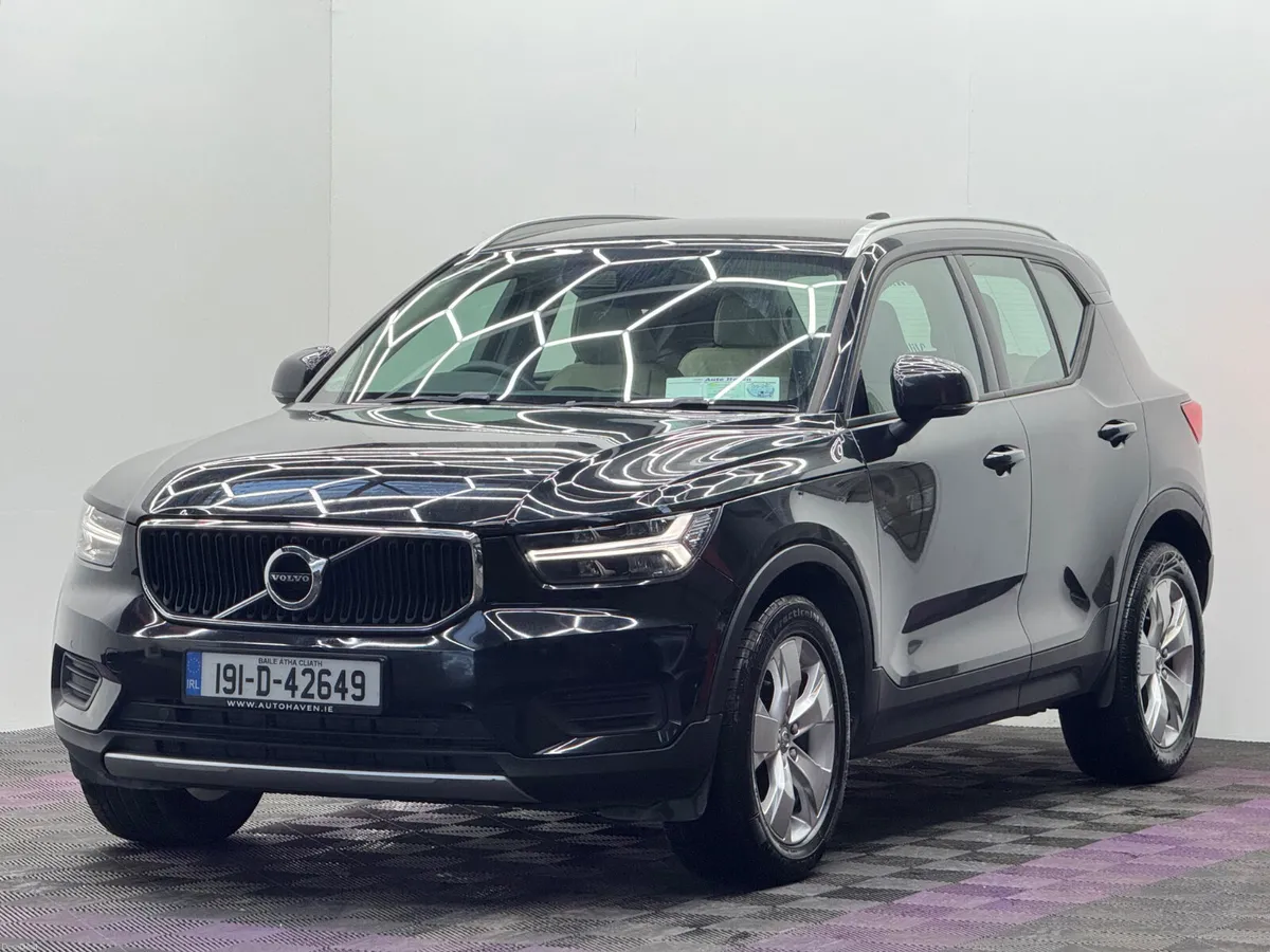 2019 Volvo XC40 Momentum 2.0D, Automatic - Image 3
