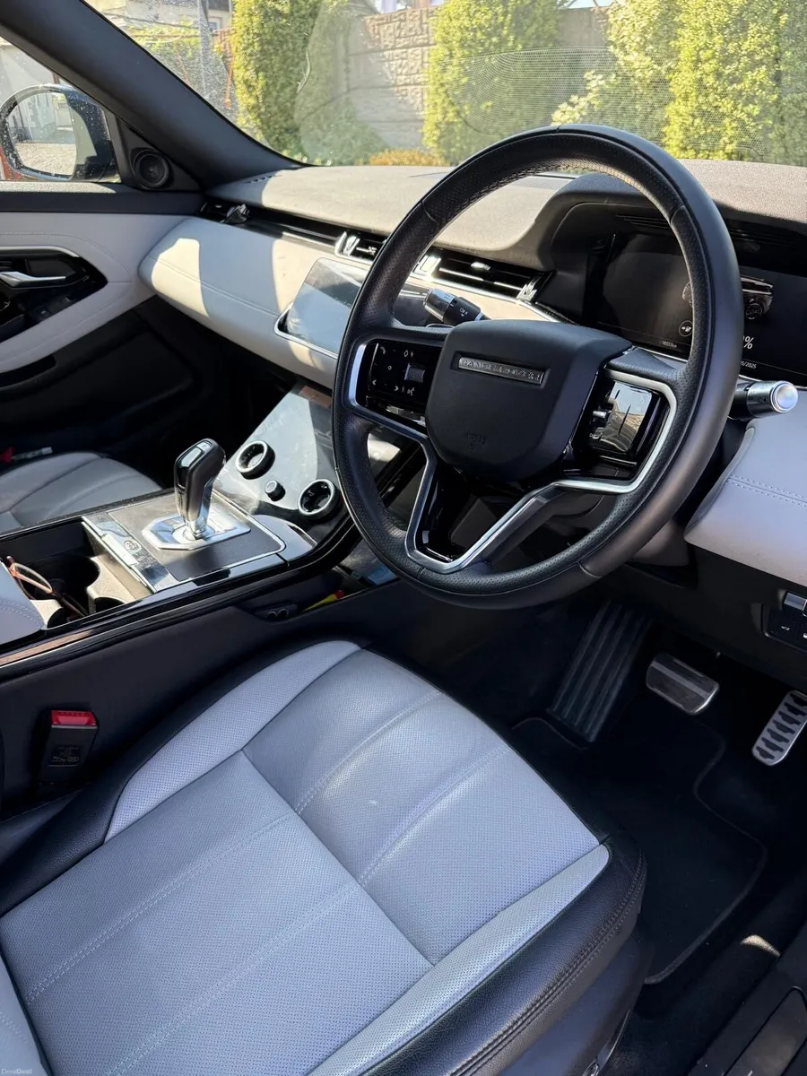 Range Rover Evoque | 26,000 KM | High Spec - Image 4