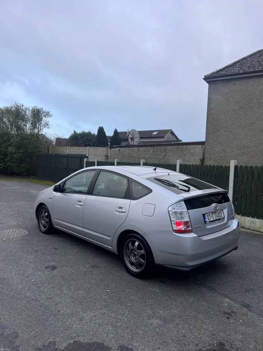 2007 Toyota Prius Hybrid – Low Mileage - Image 2