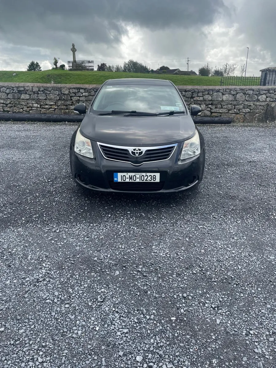 Toyota Avensis 2010 - Image 2