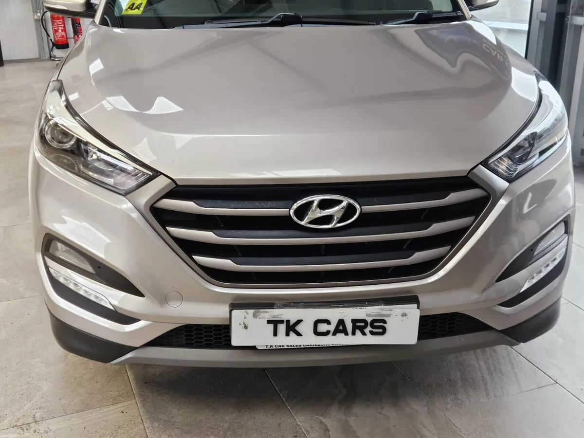 18 HYUNDAI TUCSON EXECUTIVE - Image 4
