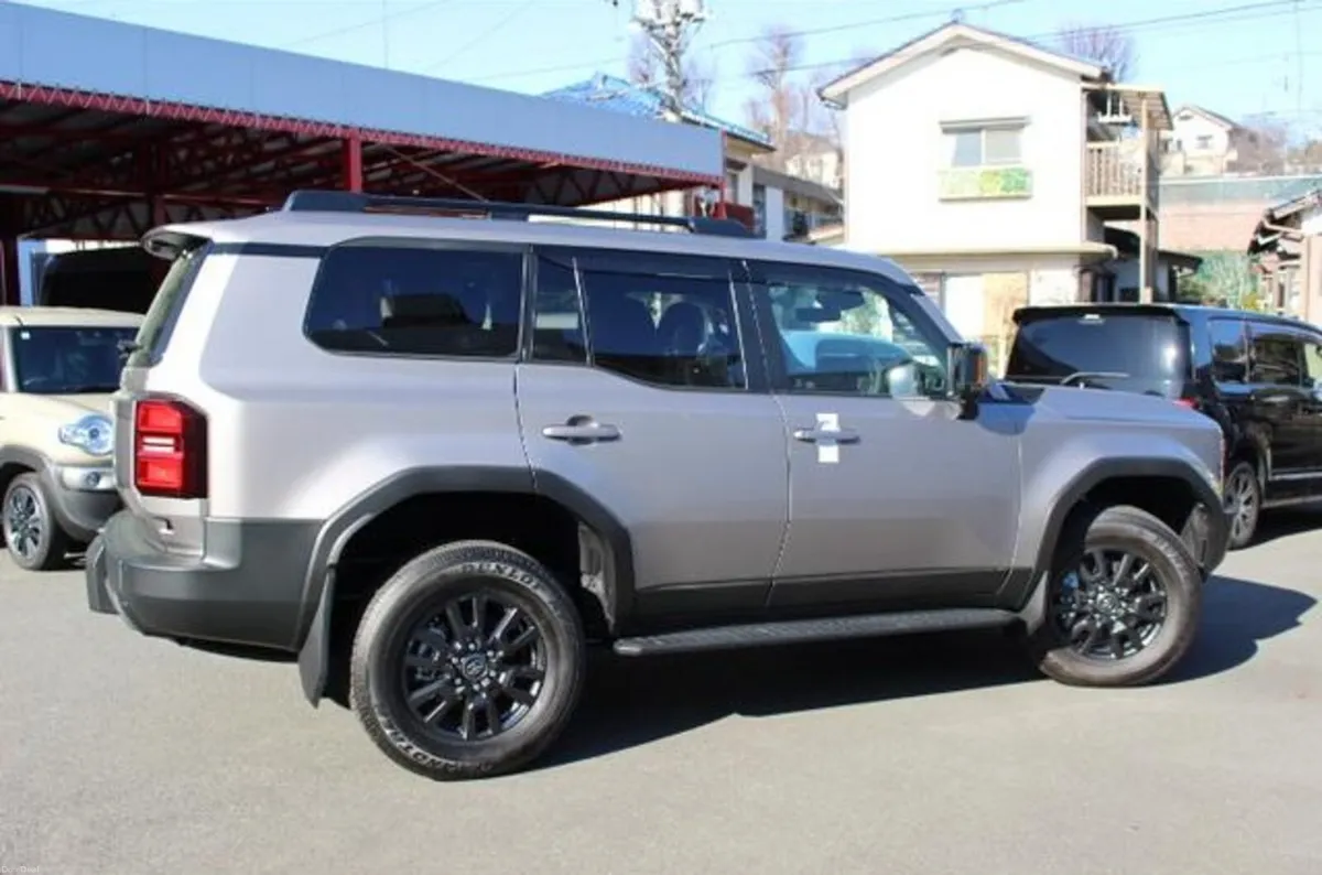 2025 Toyota Landcruiser 250 2.8 Diesel 7 seats - Image 2