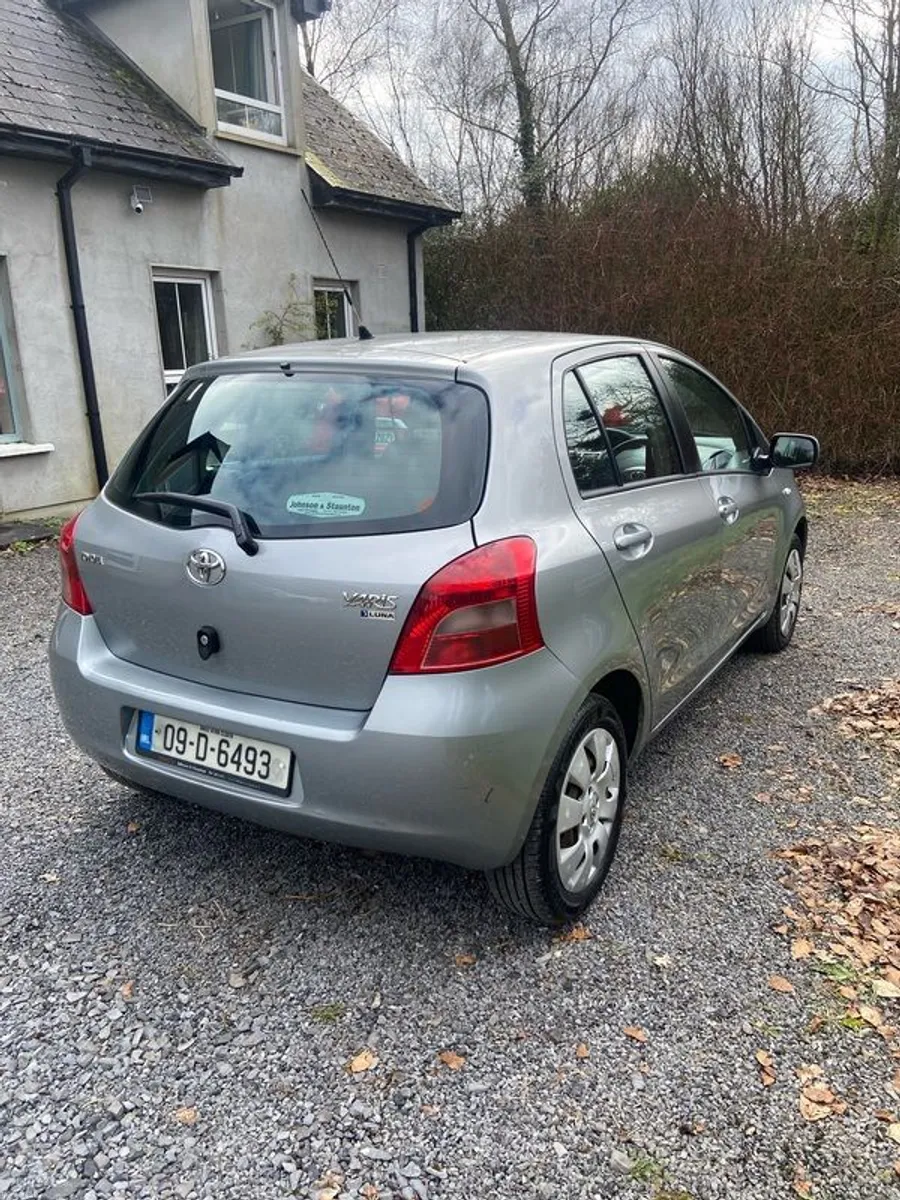 2009 Toyota Yaris - Image 2