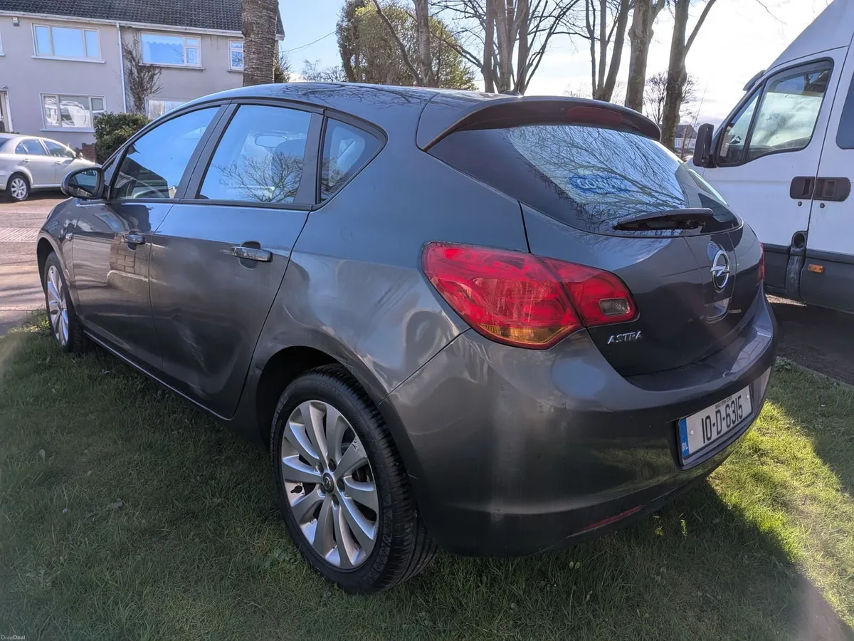 Opel Astra 2010 - Image 4