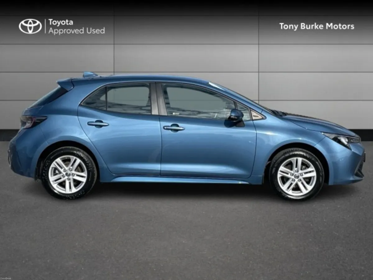 Toyota Corolla Hatchback 5dr Hybrid - Luna Edition - Image 3