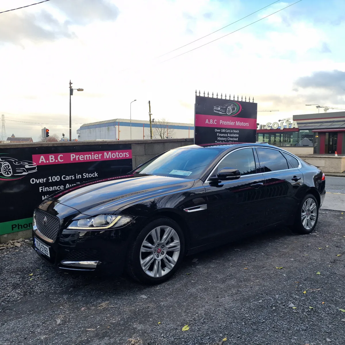 Jaguar XF 2017 2.0 D 180PS Portfolio - Image 4