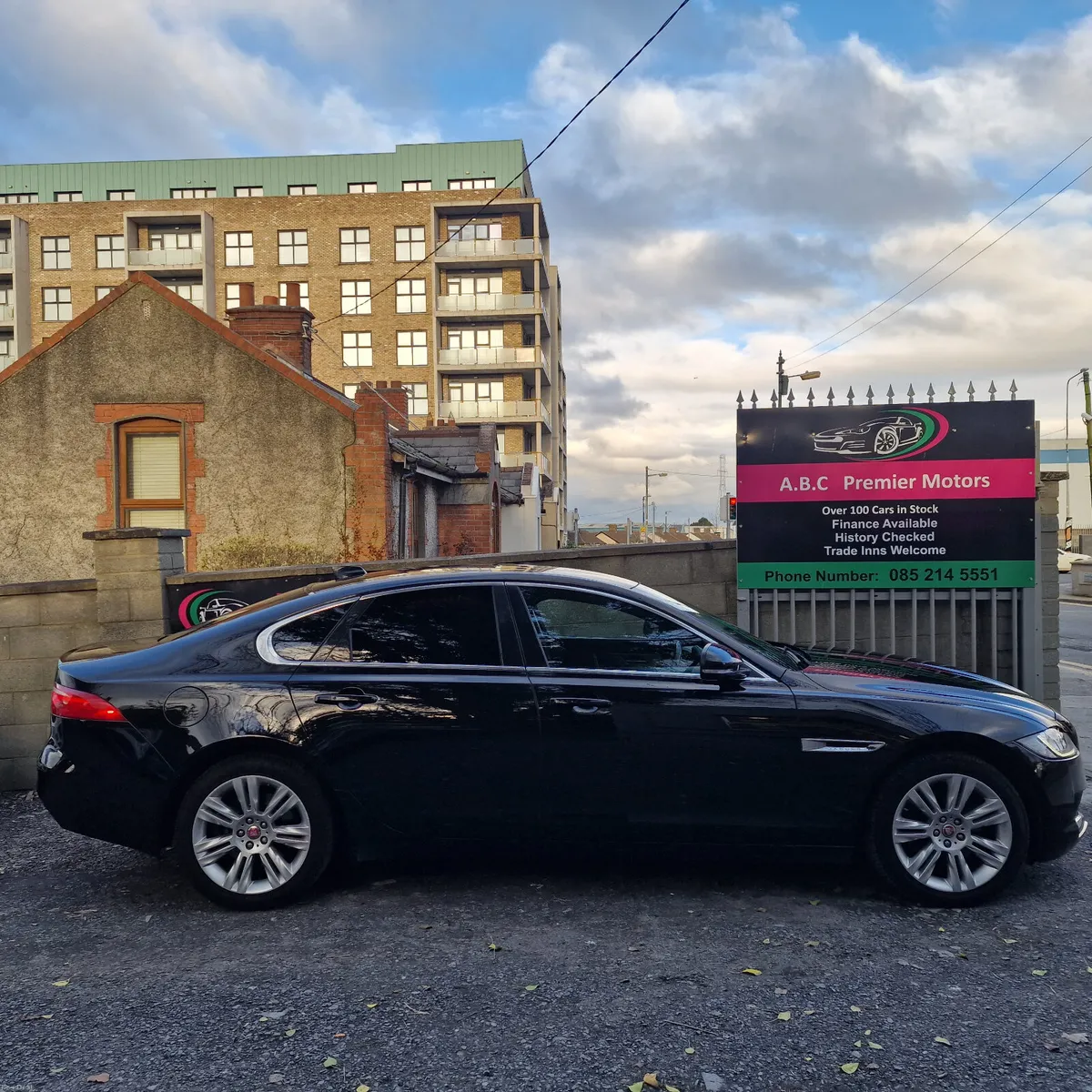 Jaguar XF 2017 2.0 D 180PS Portfolio - Image 3