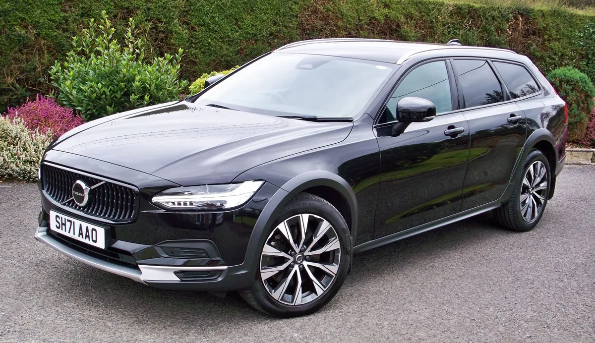 Volvo V90 2.0 B5D Cross Country 5dr AWD Auto - Image 1