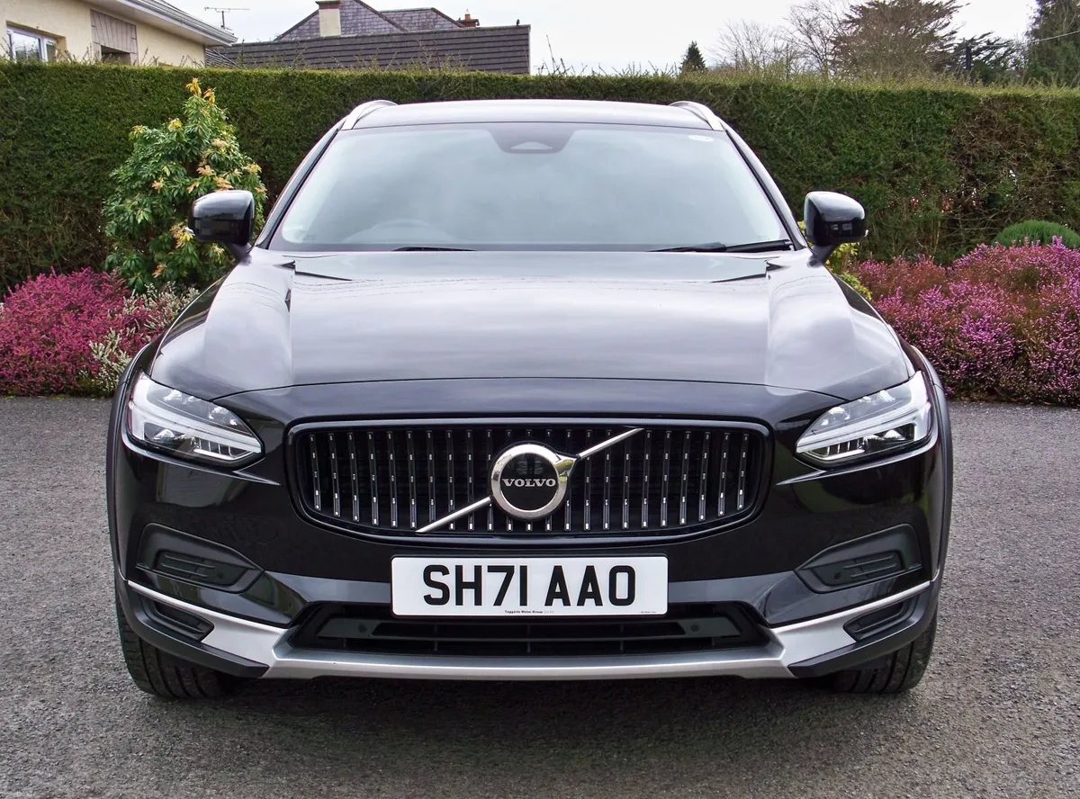 Volvo V90 2.0 B5D Cross Country 5dr AWD Auto - Image 4