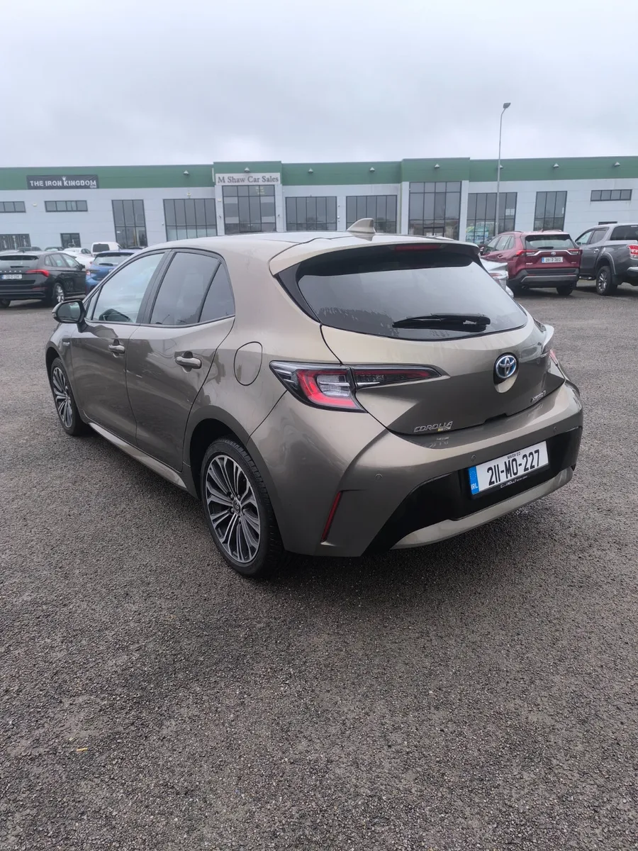 211 Toyota Corolla 1.8 HYBRID SOL - Image 3