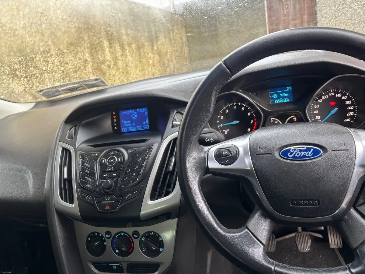 Ford Focus 2011 - Image 2