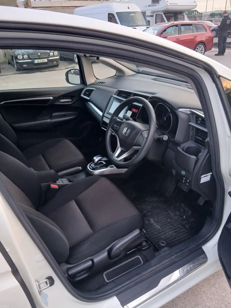 Honda Fit 2017 - Image 5