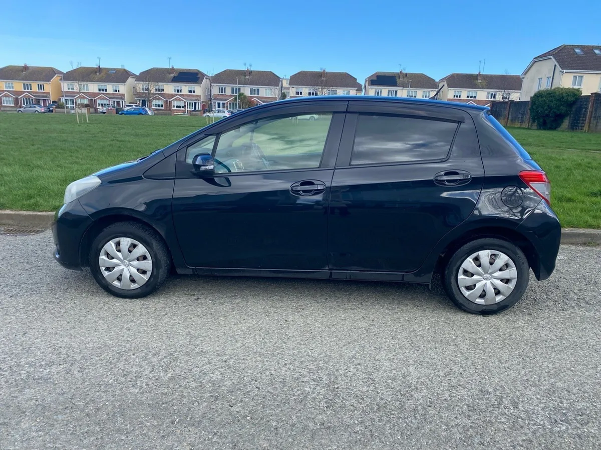 2013 Toyota Vitz - Image 4