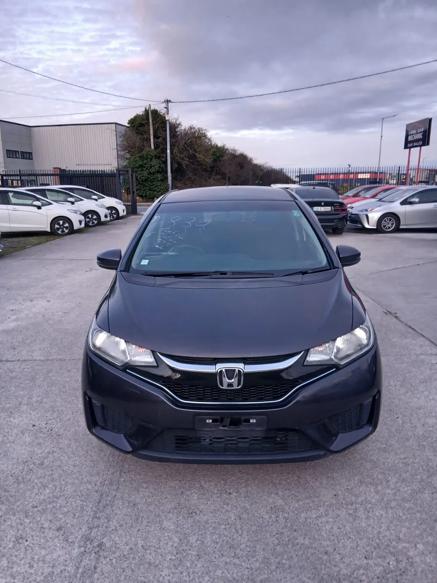 Honda Fit 2017 - Image 2