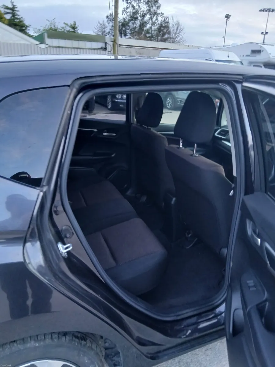 Honda Fit 2017 - Image 6