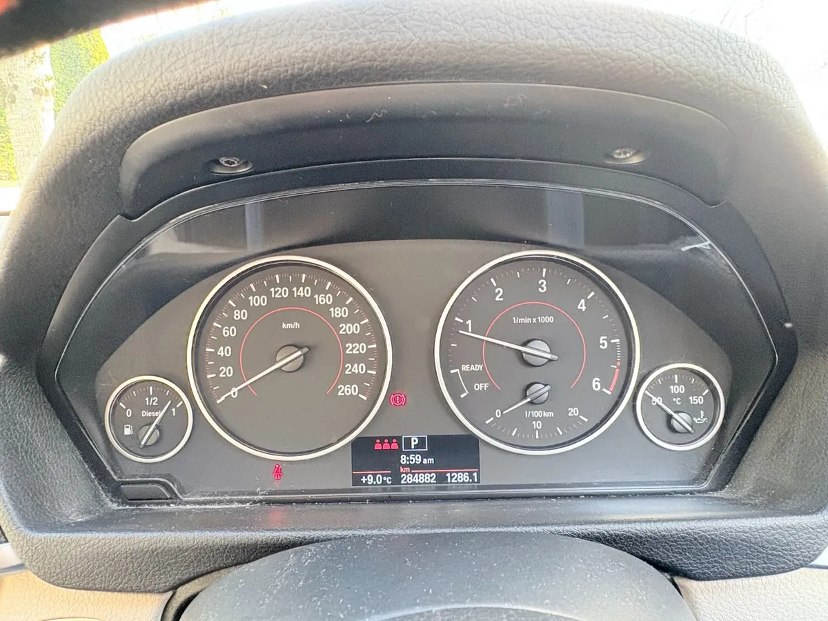 BMW 3-Series 2017 - Image 4