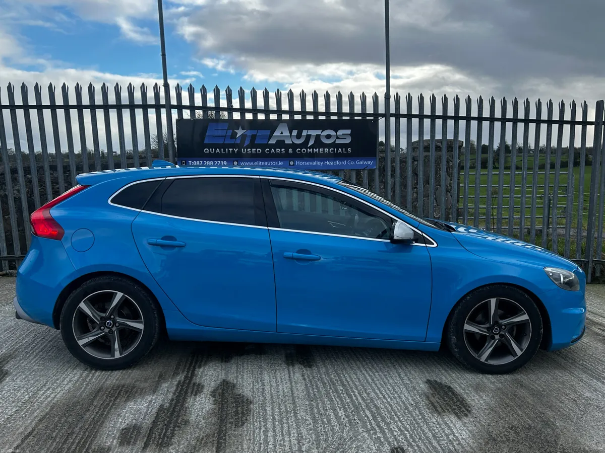 Volvo V40 R Design 1.6 D2 115 HP  2014 - Image 3