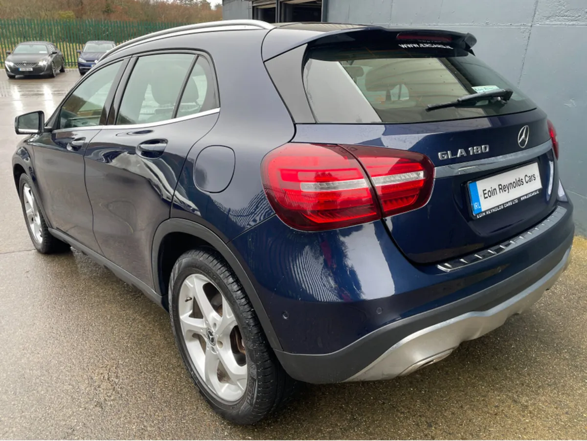 Mercedes-Benz GLA 182 180 URBAN PREMIUM 5DR AUTO L - Image 4