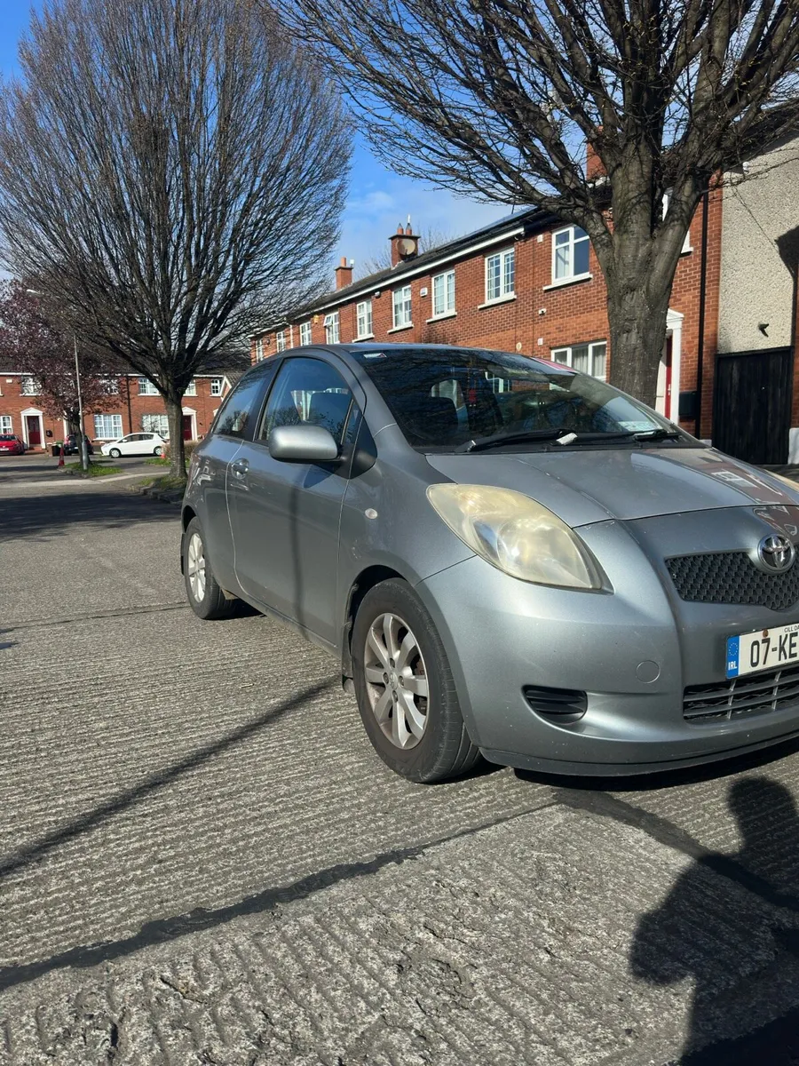 Yaris 2007 low mileage 1.3 L - Image 2