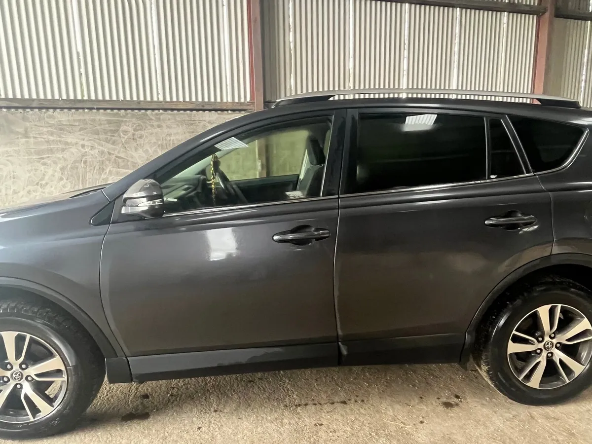 Toyota RAV4 2017 - Image 3