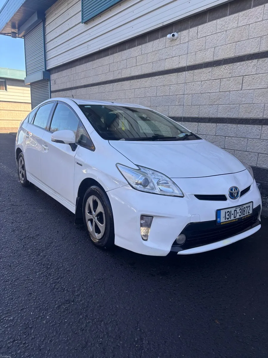 Toyota Prius 2013 - Image 2