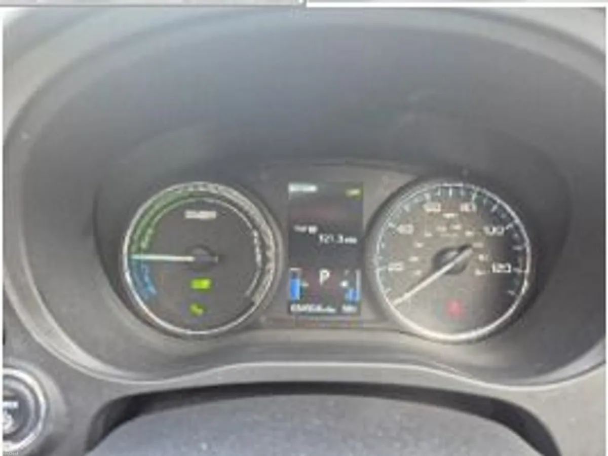 Low mileage 2017 Mitsubishi Outlander PHEV - Image 3