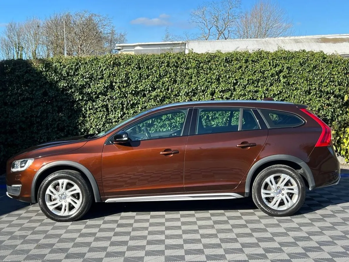 Volvo V60 D4 CROSS COUNTRY 2.0 D // LEATHER POWERE - Image 3