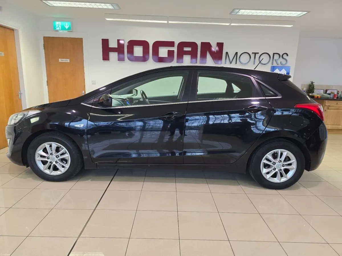Hyundai i30 SE Diesel 5DR H/B - Image 4
