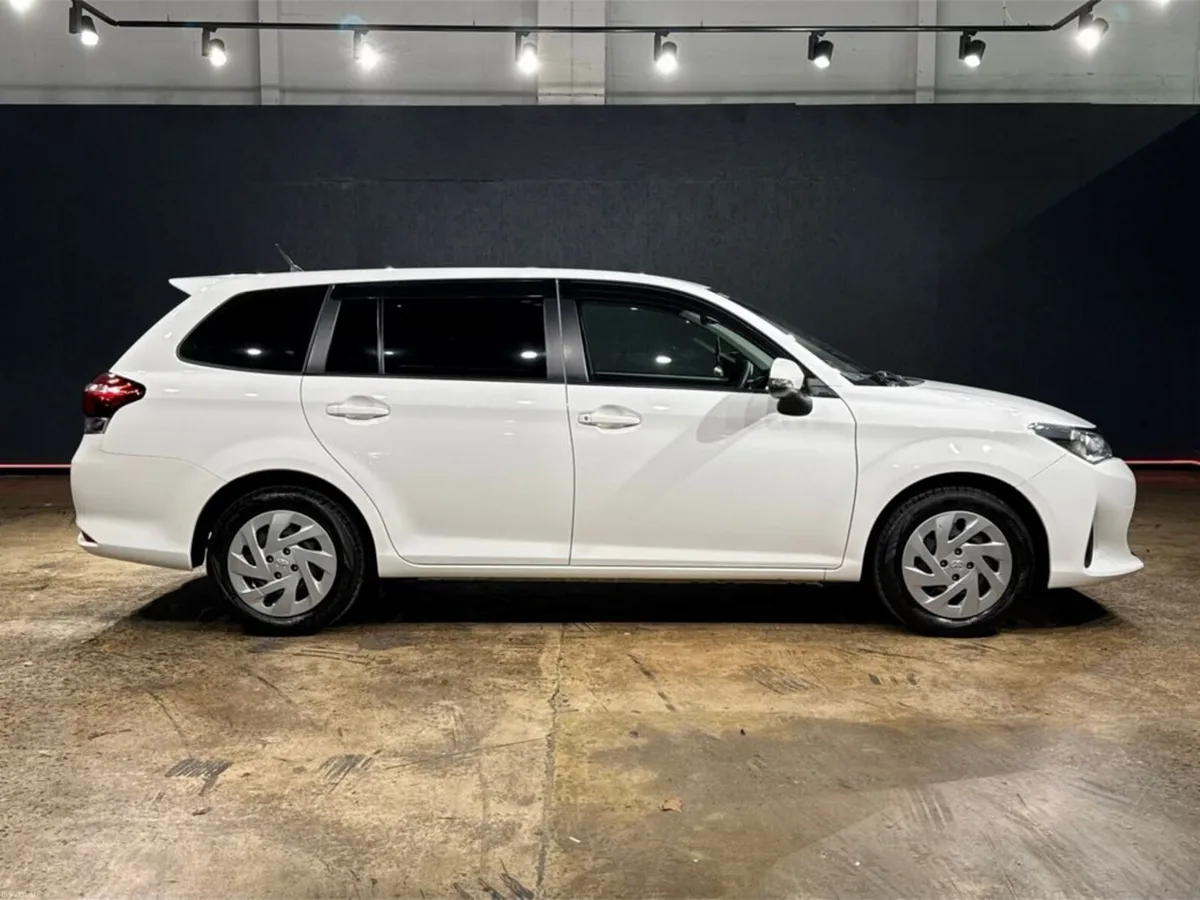 Toyota Corolla HYBRID 1.5L AUTOMATIC - REVERSE CAM - Image 3