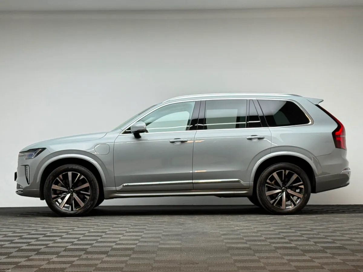 Volvo XC90 CORE DARK T8 RECHARGE 2.0 PHEV AWD *7 S - Image 4