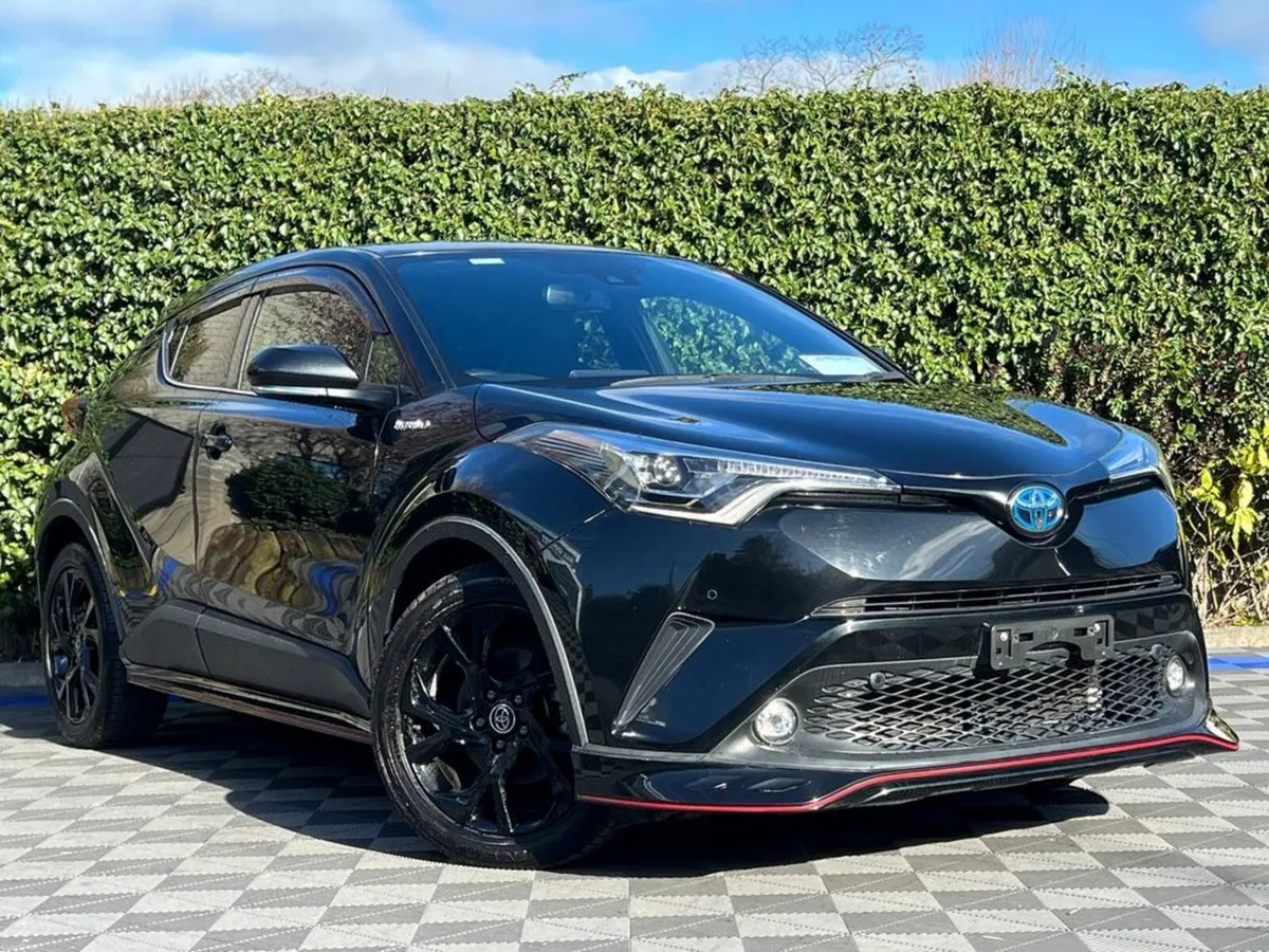 Toyota C-HR 1.8 HYBRID // HEATED SEATS // ADAPTIVE - Image 1